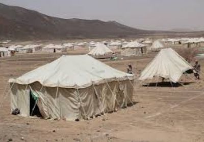 مساعدات إيوائية لنازحي الوادي بمأرب