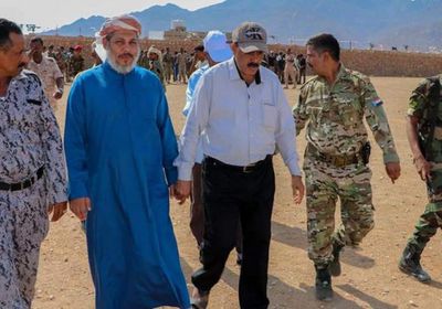 رئيس "انتقالي سقطرى" يستعرض اصطفاف القوات الجنوبية