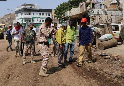 وفد محلي يتابع صيانة طريق "جولة السيلة &ndash; المحاريق"