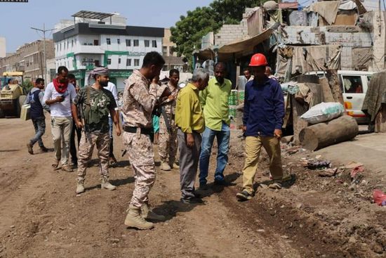وفد محلي يتابع صيانة طريق "جولة السيلة – المحاريق"