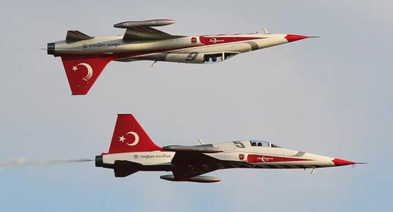 طائرات حربيه تركية تقصف منطقة هاوكورك شمالي العراق