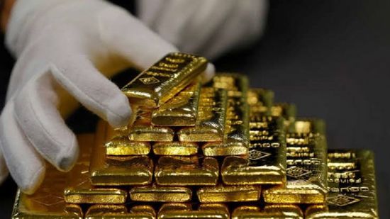 خسائر البورصات العالمية تدفع الذهب للصعود