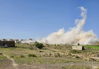 بعد حصارها.. مليشيا الحوثي تنسف منازل الزوب