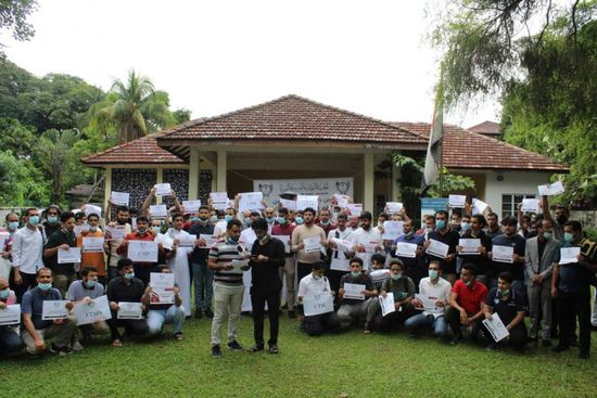 بالصور.. الطلاب المغتربون يطالبون الشرعية بسداد الرسوم والمستحقات