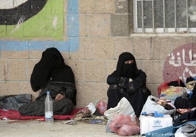 "الدولية للهجرة" توزع مصابيحًا على نازحي مأرب