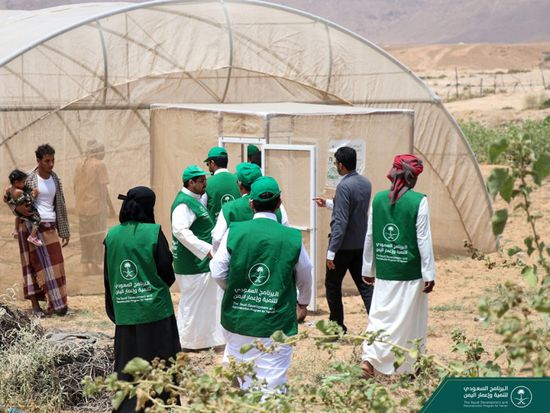 خبراء "البرنامج السعودي" يتفقدون البيوت المحمية بالمهرة