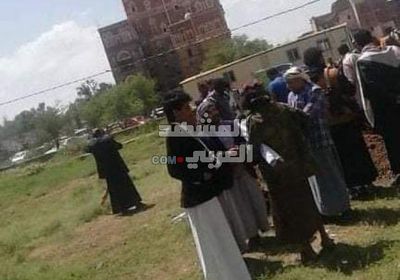 مليشيا الحوثي تحول حديقة قصر تاريخي إلى مقبرة لقتلاها