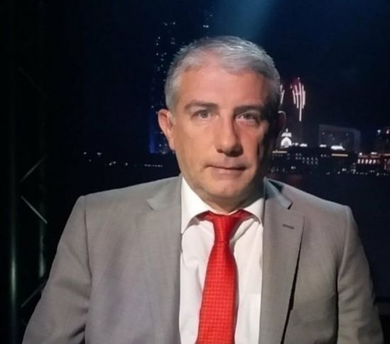 سياسي لبناني يفتح النار على محمود عباس