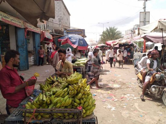 بسطات الباعة تُفاقم أزمة المرور بخنفر (صور)