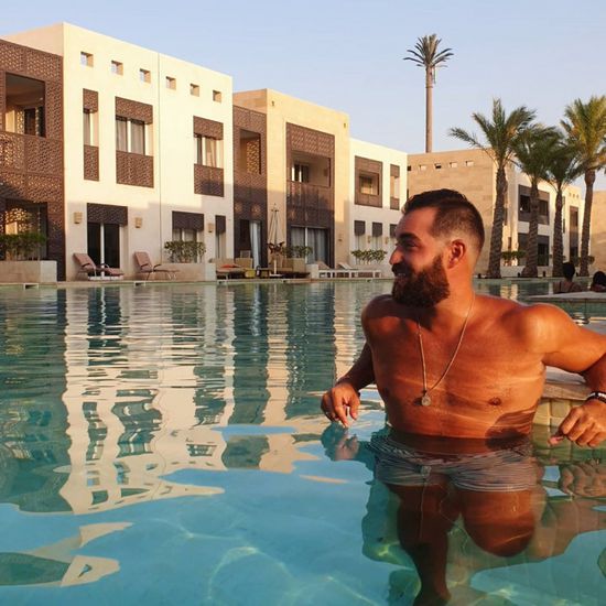 باسل الزارو يشارك جمهوره بصور عطلته الصيفية