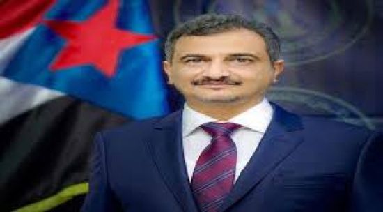 داعيا لتعليق الإضراب.. محافظ عدن يتعهد بالانتصار لقضايا المعلمين