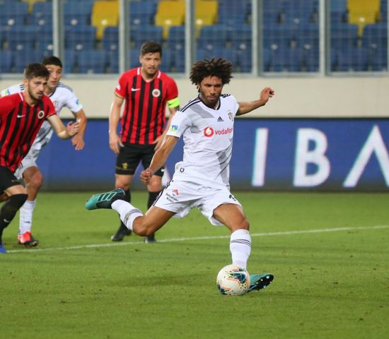 مدرب بشكتاش: النني اللاعب الوحيد الذي تمنيت استمراره