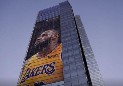 جيمس وديفيز يقودان ليكرز للتعادل مع روكتس في دوري السلة الأمريكي