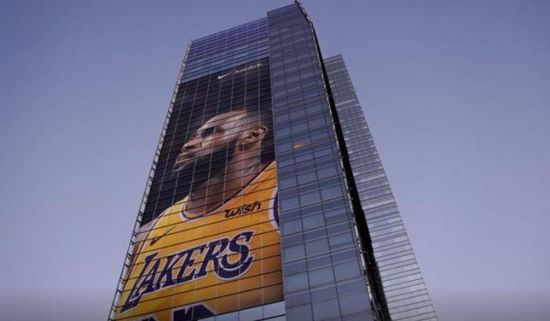 جيمس وديفيز يقودان ليكرز للتعادل مع روكتس في دوري السلة الأمريكي