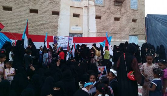 "حضرميات" تستهجن تصدير الشرعية الأزمات للجنوب