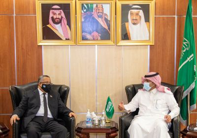 الخبجي وآل جابر يتفقان على تسريع تنفيذ اتفاق الرياض