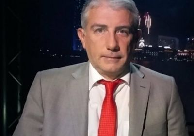 من جديد..سياسي لبناني يفتح النار على محمود عباس