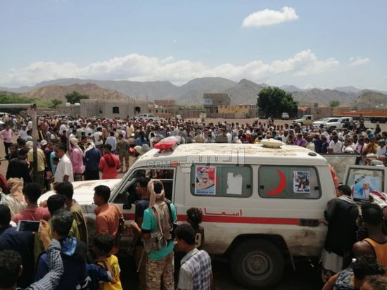 توفوا بحوادث مرورية.. تشييع 5 شخصيات مجتمعية في ردفان (صور)