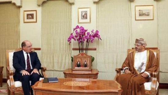 وزير خارجية عمان يستقبل وزير الدفاع البريطاني