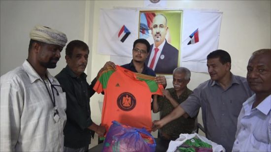  انتقالي لحج يقدم ملابس رياضية لفريقي الطليعة والحسيني