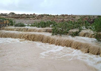 أمطار وسيول تضرب مديريات شبوة (صور)