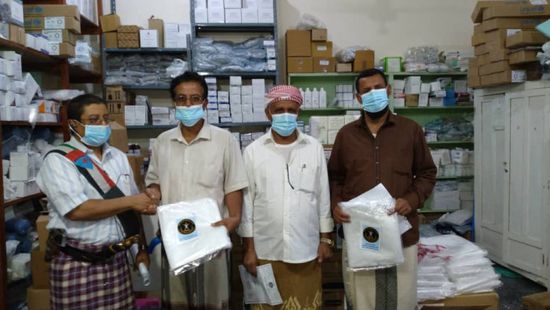 قدمتها الإمارات.. "انتقالي دوعن" يصرف مستلزمات وقائية للمستشفيات