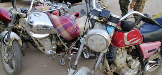 استمرارا لحملة ملاحقتها.. احتجاز دراجات نارية بعدن (صور)