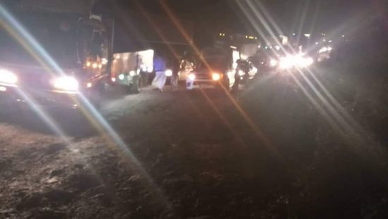 حادث في منعطف شبان يغلق الطريق بين إب وتعز