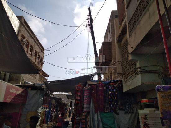 بالصور.. عمود كهرباء يهدد أهالي سوق الذهب بجعار