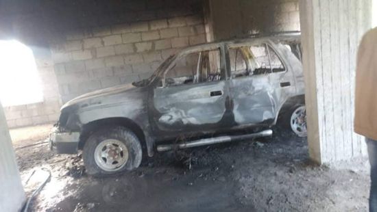 إضرام النيران في سيارة بإب