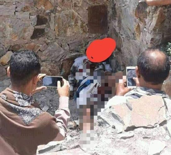 مليشيا الإخوان تعدم أحد عناصرها علنًا بتعز