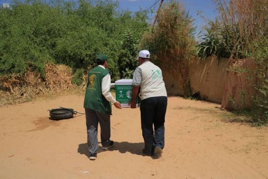 1932 نازحًا لمأرب يتلقون مساعدات من "سلمان للإغاثة"
