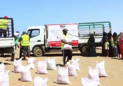 "هلال الإمارات" يوجه 16 طن مساعدات لنازحي الخوخة