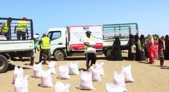 "هلال الإمارات" يوجه 16 طن مساعدات لنازحي الخوخة