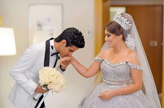 حمدي الميرغني يحتفل بعيد زواجه الثالث