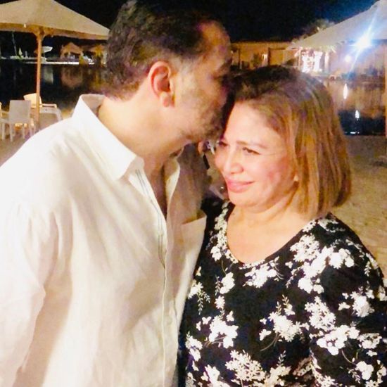 "ربنا يفرحني بولادك".. إلهام شاهين تحتفل بخطوبة شقيقها أمير