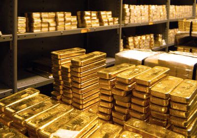 ارتفاع الدولار  يدفع الذهب للهبوط