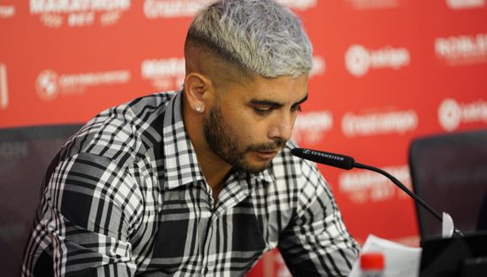 بانيجا يودع إشبيلية بالدموع