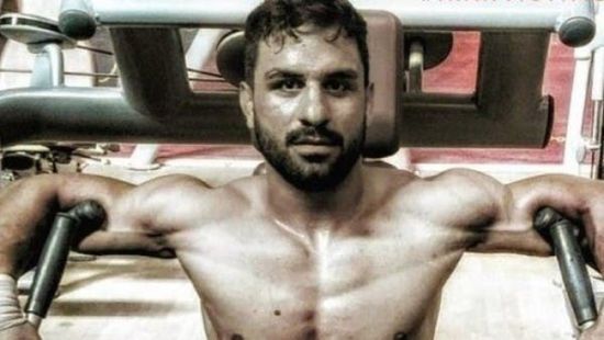 صحفي: سلطات إيران أعلنت إعدام المصارع نويد أفكاري