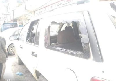 مسلحون يهاجمون سيارة أحد المحامين بإب