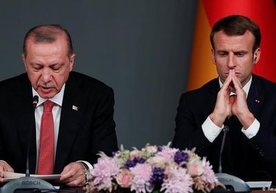 أردوغان يصعد مع فرنسا ويهدد ماكرون بعدم العبث مع تركيا