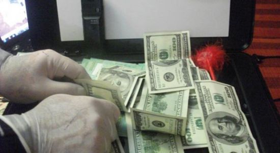 بينهم يمنيان.. ضبط متهمين بتزييف الأموال في الرياض