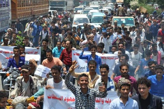 تظاهرات غاضبة بالحوبان للتنديد بمقتل الأغبري (صور)