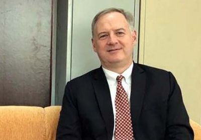 السفير الأمريكي يرحب بجهود تنفيذ اتفاق الرياض