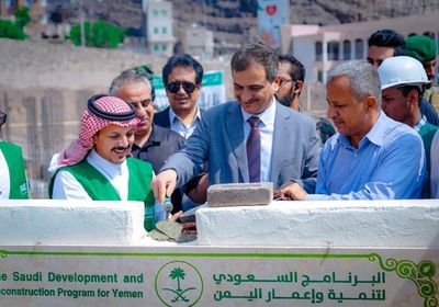 محافظ عدن يدشن 5 مشاريع تعليمية ورياضية (صور)