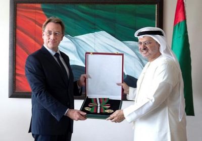 الإمارات تمنح السفير الفرنسي وسام الاستقلال