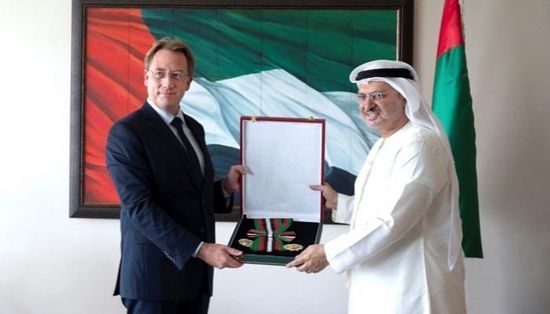 الإمارات تمنح السفير الفرنسي وسام الاستقلال