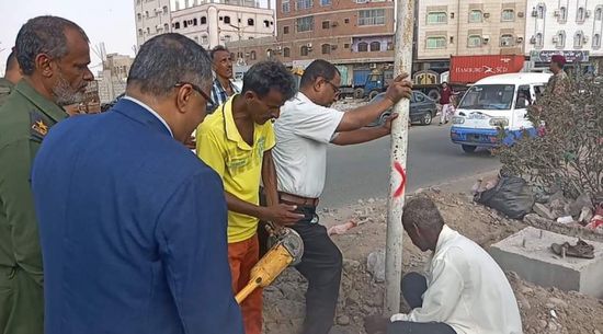 إزالة 140 لوحة إعلانية مخالفة بالمنصورة