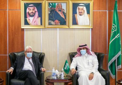 آل جابر وغريفيث يستعرضان تطورات تنفيذ اتفاق الرياض