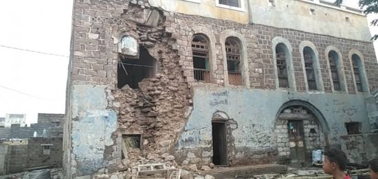 بسبب الأمطار والإهمال.. انهيار بقصر تاريخي لسلطنة الحواشب